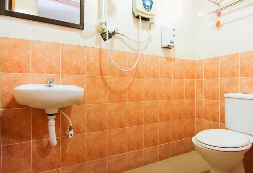 豪华三人间, Oyo 11343  Putra Iskandar