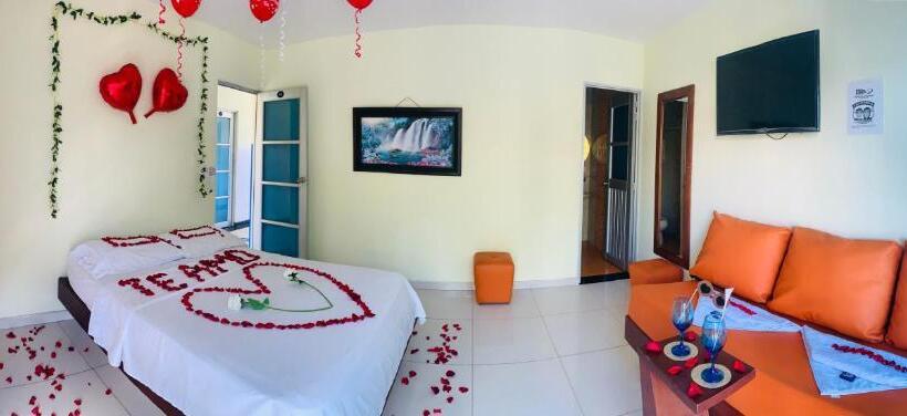 带阳台的三人标准间, Bellavista Premium Hotel Villeta