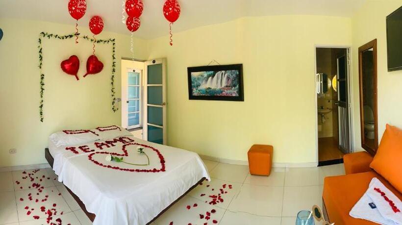 带阳台的三人标准间, Bellavista Premium Hotel Villeta