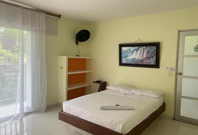 带阳台的三人标准间, Bellavista Premium Hotel Villeta