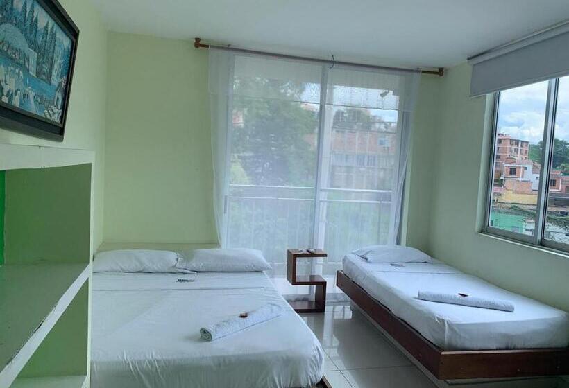 Четырехместный Номер Стандарт с Балконом, Bellavista Premium Hotel Villeta