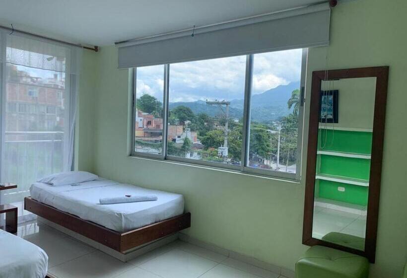 带阳台标准四人间, Bellavista Premium Hotel Villeta