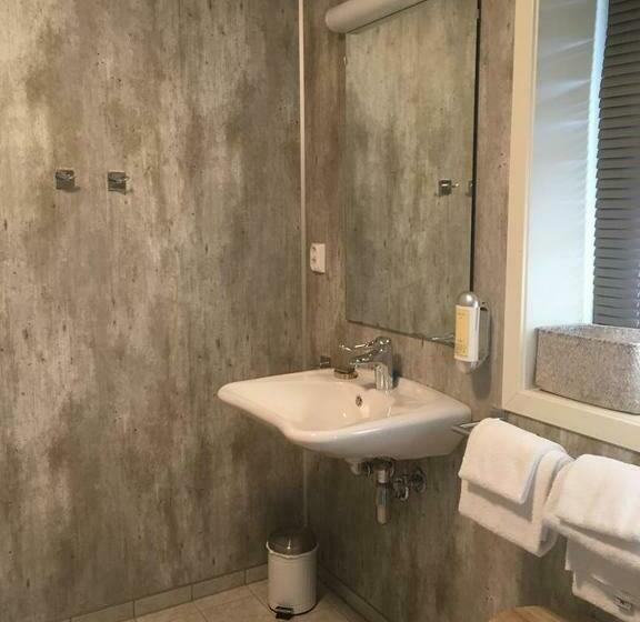 חדר סטנדרט מותאם לאדם עם מוגבלויות, Værlandet Havhotell