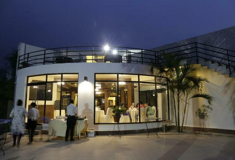 اتاق استاندارد, Club De Novo