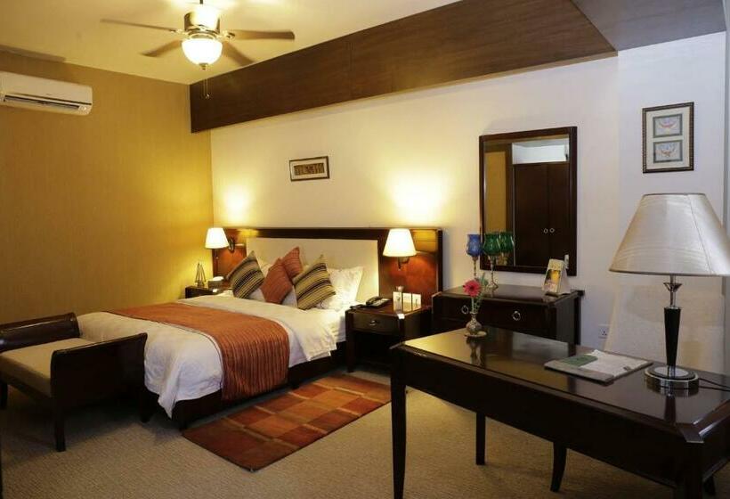 اتاق استاندارد, Club De Novo