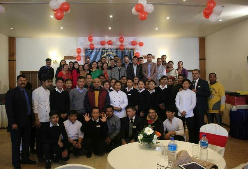 اتاق اجرایی, Club De Novo