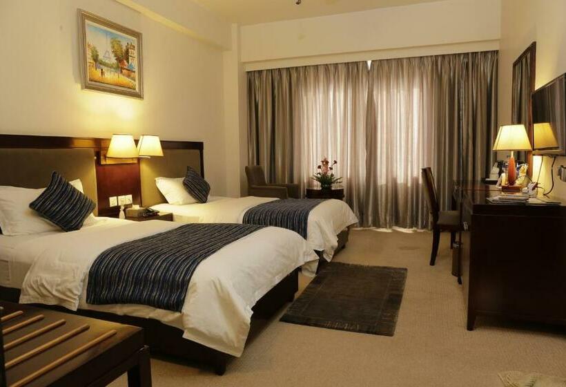 اتاق لوکس, Club De Novo