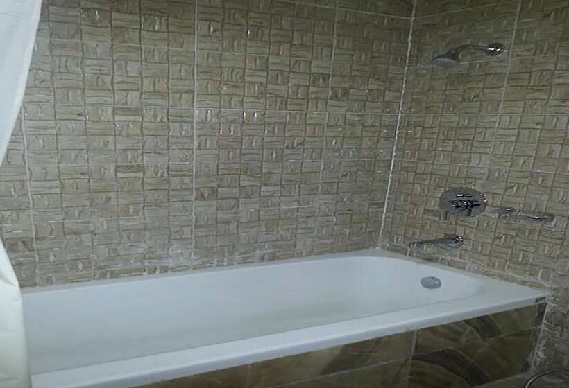 اتاق استاندارد, Club De Novo