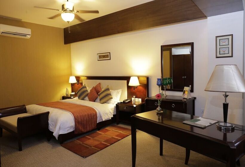 اتاق استاندارد, Club De Novo