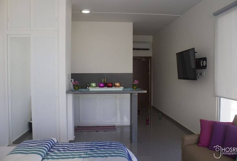 استودیوی استاندارد, Whitelace Resort