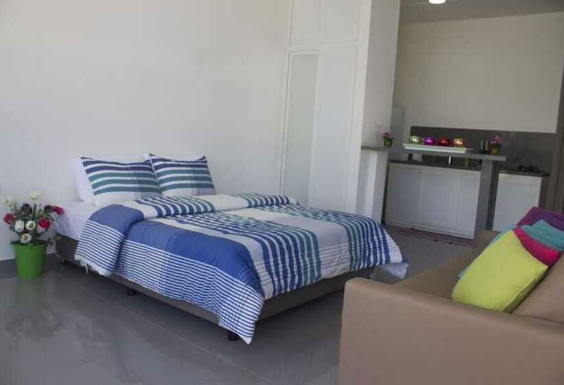 استودیوی استاندارد, Whitelace Resort