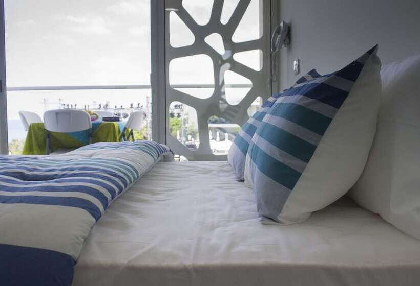 استودیوی استاندارد, Whitelace Resort