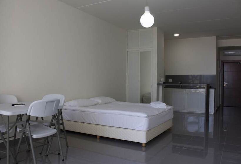 Estudio Estándar, Whitelace Resort
