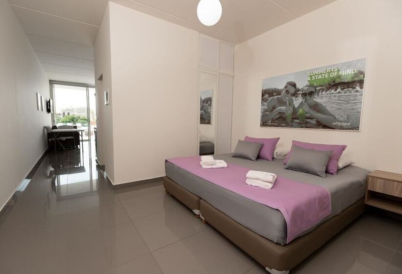 کلبه ییلاقی, Whitelace Resort