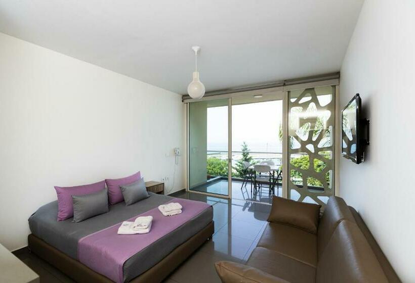 Estudio Estándar, Whitelace Resort
