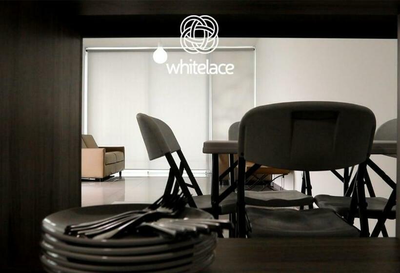 استودیوی استاندارد, Whitelace Resort