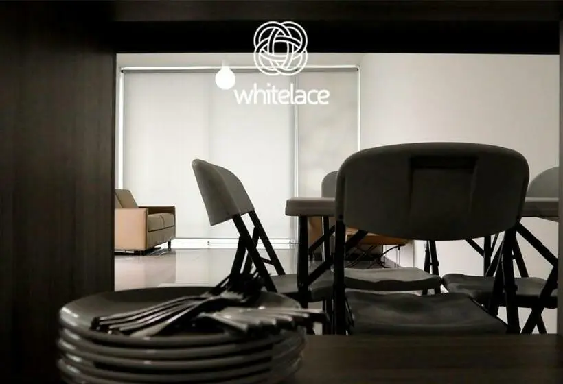 استودیوی استاندارد, Whitelace Resort
