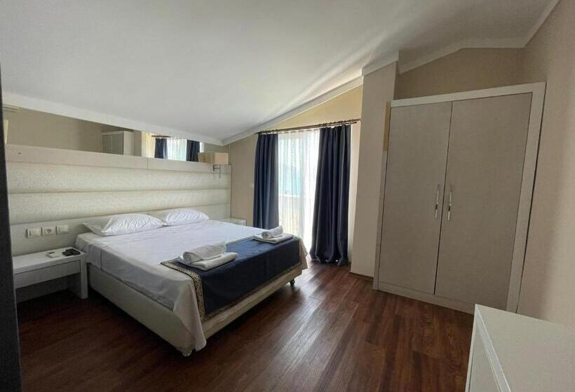 غرفة قياسية مطلّة علي البحر, Gold Butik Otel