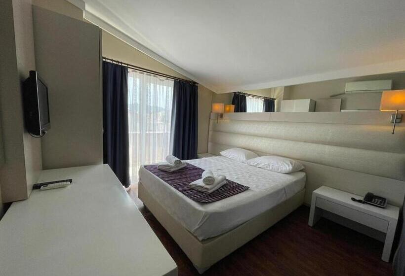 غرفة قياسية مطلّة علي البحر, Gold Butik Otel