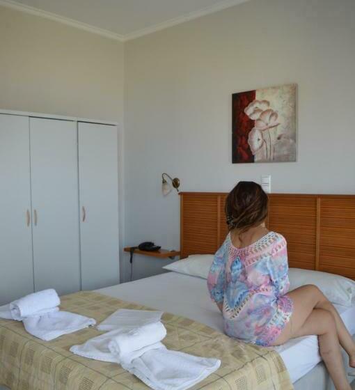 דירת חדר בקומת קרקע, Thesmos Village