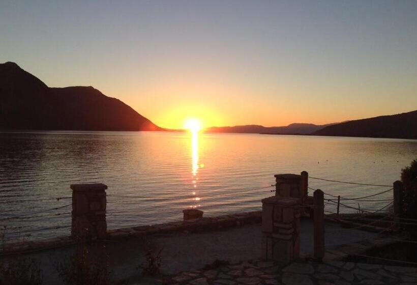 스탠다드 스튜디오, Thesmos Village