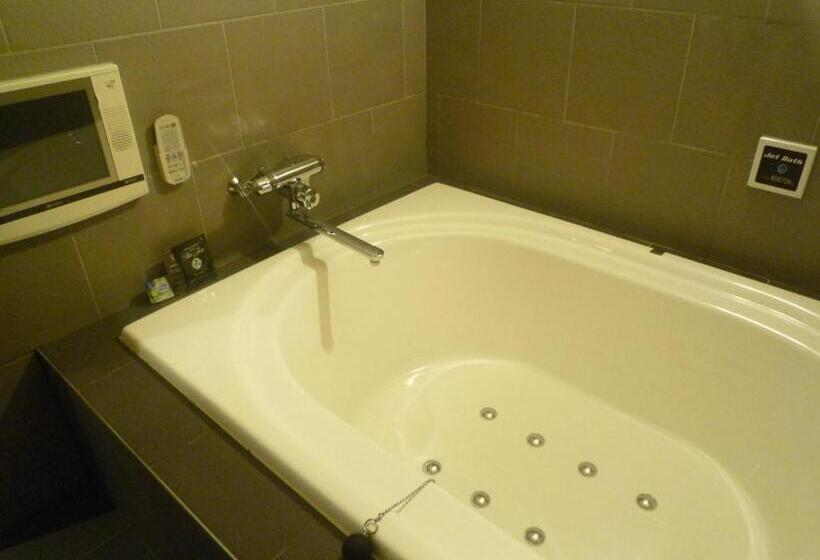 اتاق استاندارد, Beni West