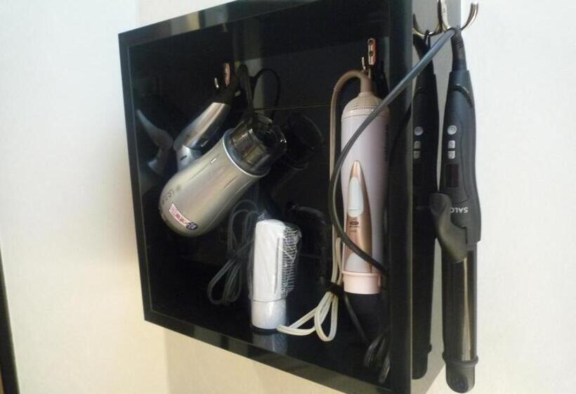 اتاق استاندارد, Beni West