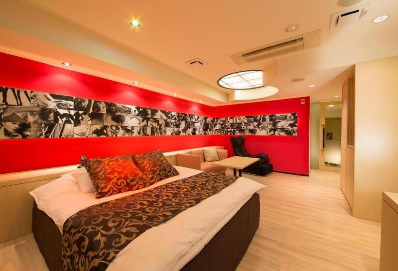 اتاق استاندارد, Beni West