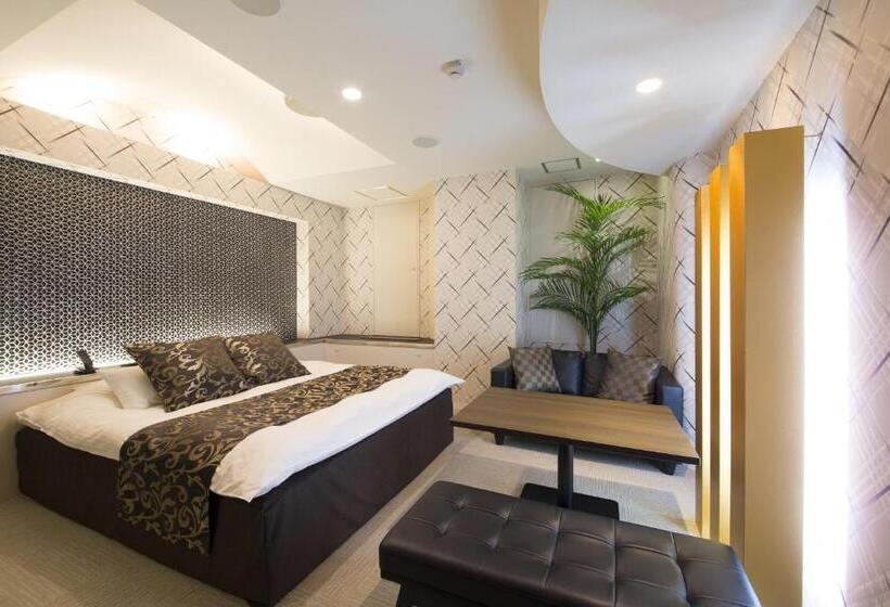 اتاق استاندارد, Beni West