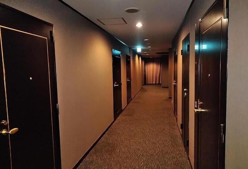 اتاق استاندارد چهار تخته, Beni West