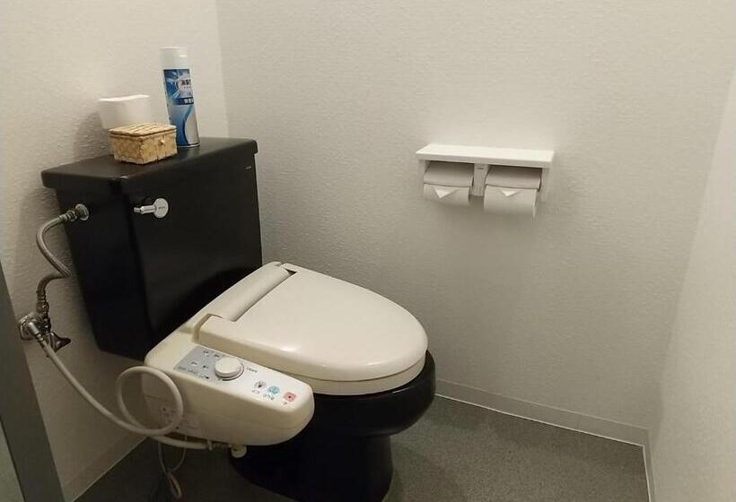 اتاق استاندارد چهار تخته, Beni West