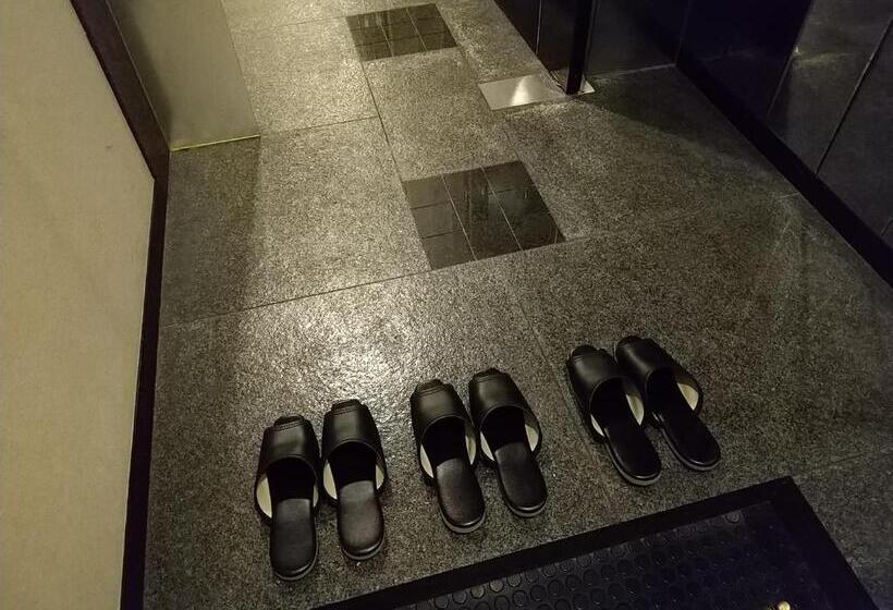 Economy Triple Room, Beni West