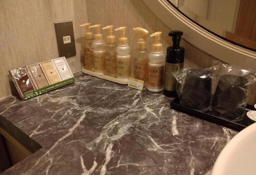 اتاق استاندارد, Beni West