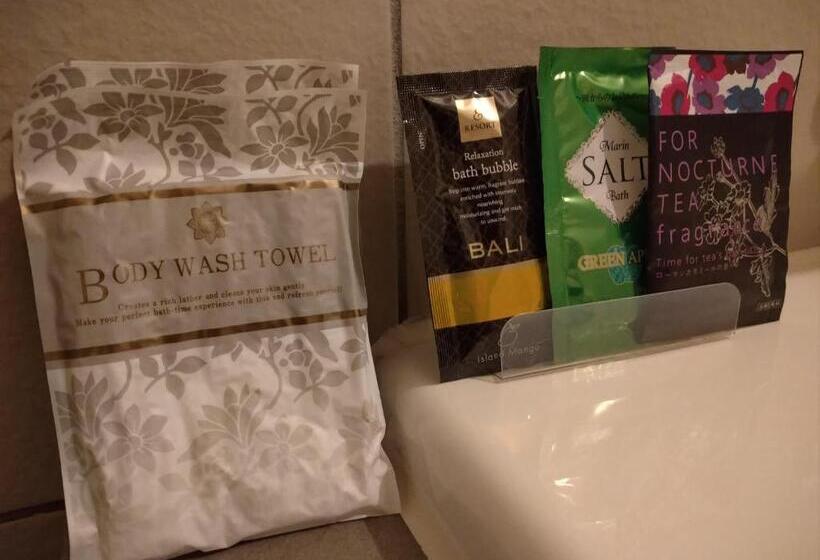 اتاق استاندارد, Beni West