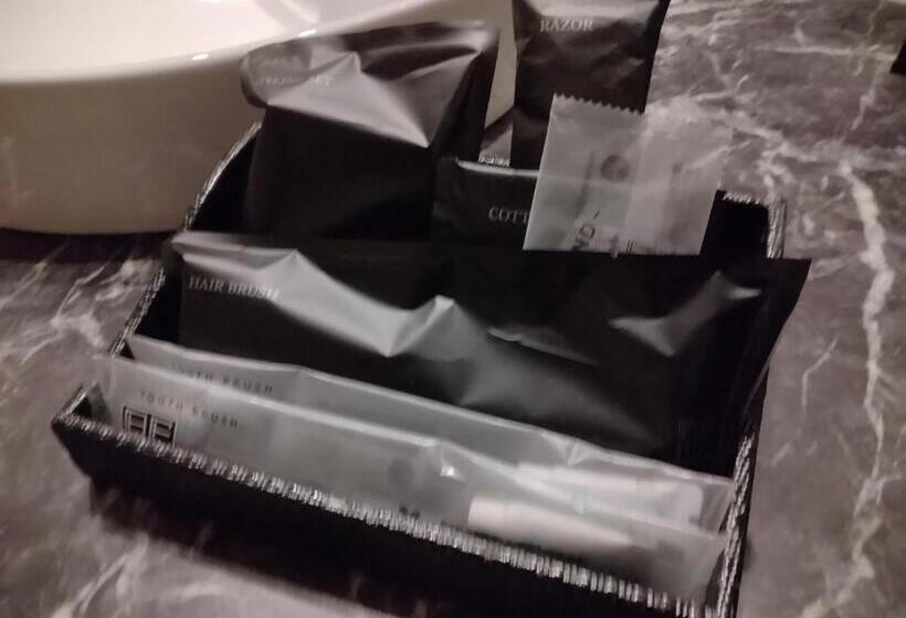 اتاق استاندارد, Beni West