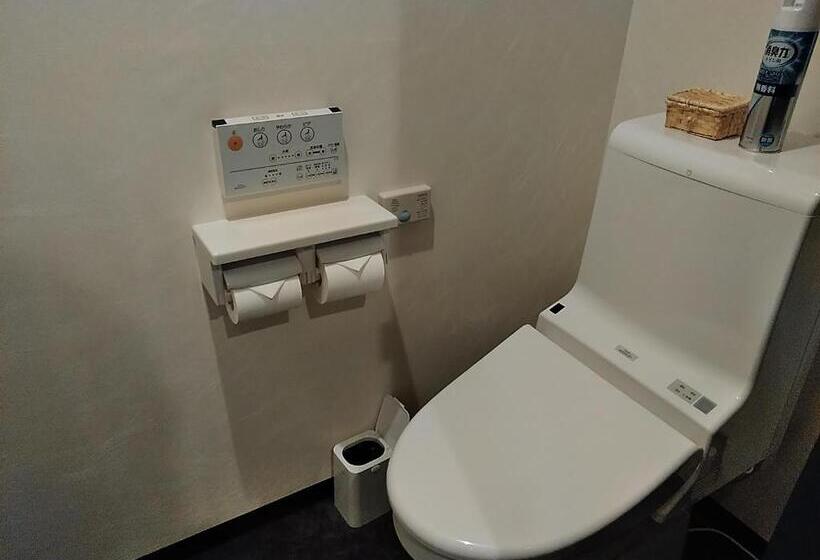 اتاق استاندارد, Beni West