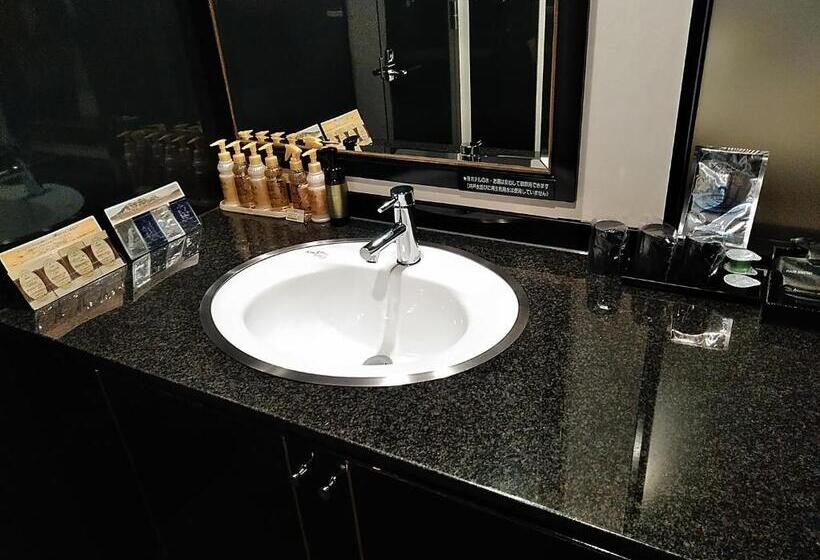 اتاق استاندارد, Beni West