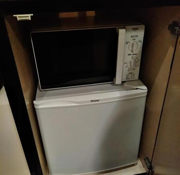 اتاق استاندارد, Beni West