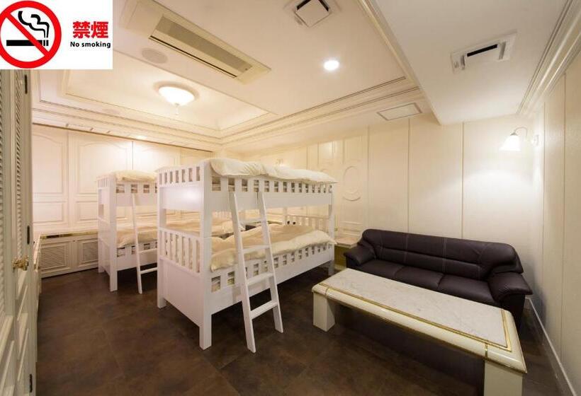 اتاق استاندارد چهار تخته, Beni West