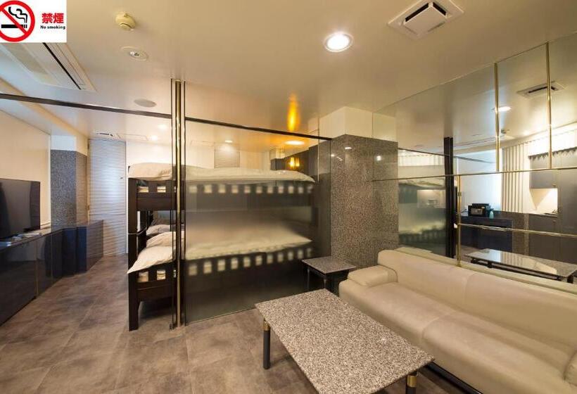 اتاق استاندارد چهار تخته, Beni West