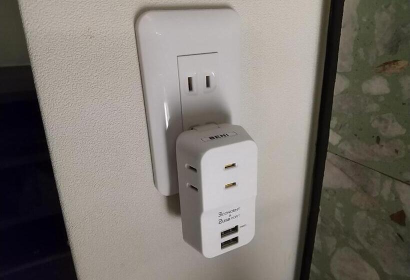 اتاق اکونومی, Beni West