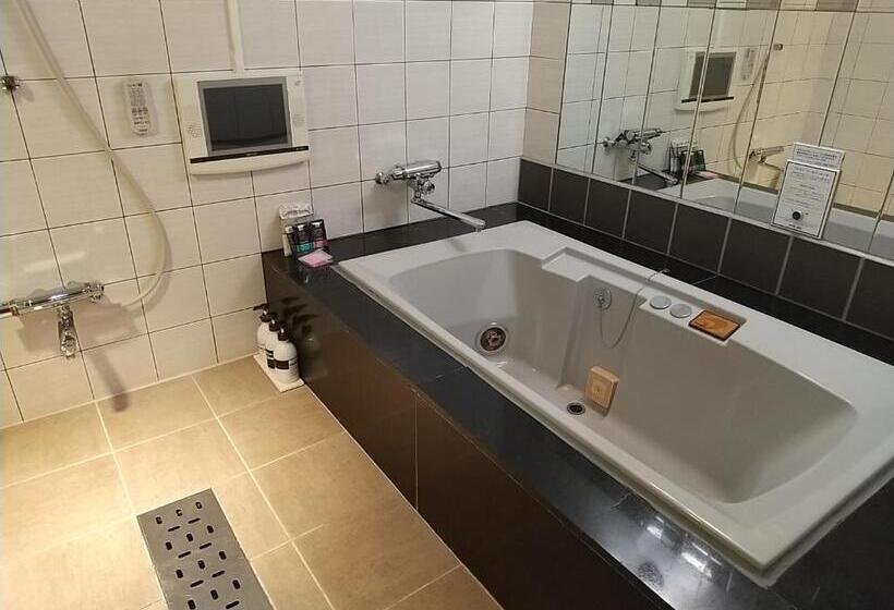 Economy Triple Room, Beni West