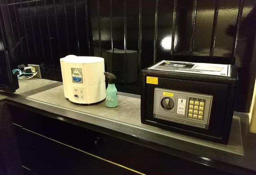 Economy Triple Room, Beni West