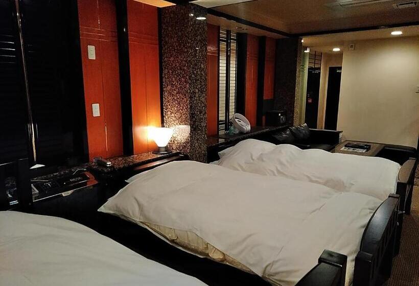 Economy Triple Room, Beni West