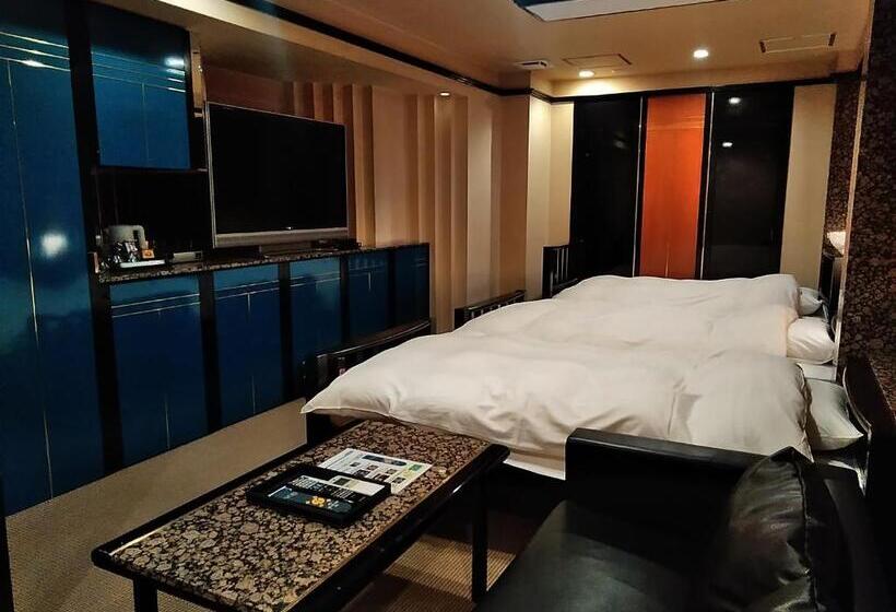 Economy Triple Room, Beni West