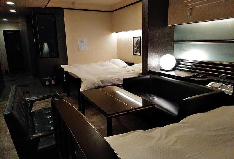 Economy Triple Room, Beni West