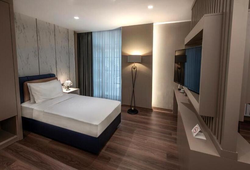 استودیوی سوپریور, Bosfora