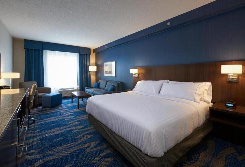 キングサイズベッドのスイートルーム, Holiday Inn Express & Suites St. John S Airport, An Ihg