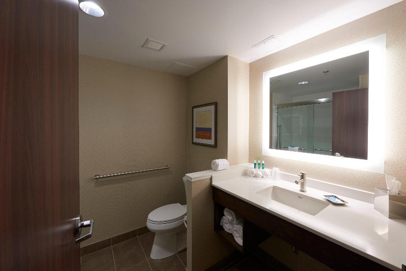 キングサイズベッドのスタンダードルーム, Holiday Inn Express & Suites St. John S Airport, An Ihg