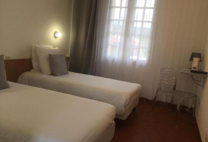 Номер Стандарт, Hôtel Castel Saint Anne